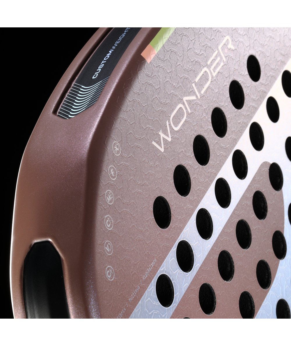 RAQUETE DE PADEL BULLPADEL WONDER de CLAUDIA FERNÁNDEZ