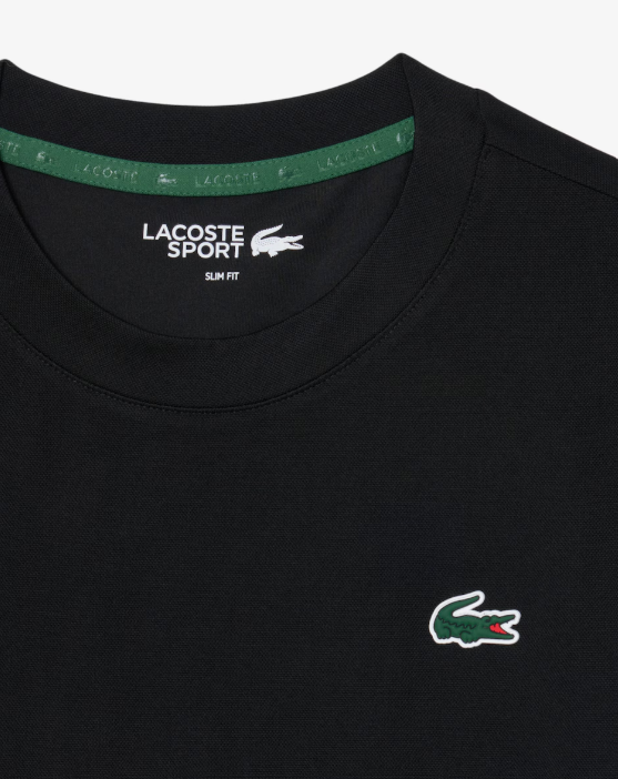 Laden Sie das Bild in Galerie -Viewer, T-SHIRT MULHER LACOSTE SLIM FIT COM TECNOLOGIA ULTRA-DRY PRETA
