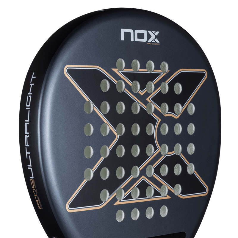 Laden Sie das Bild in Galerie -Viewer, RAQUETE DE PADEL NOX AT10 GENIUS ULTRA LIGHT BY AGUSTÍN TAPIA
