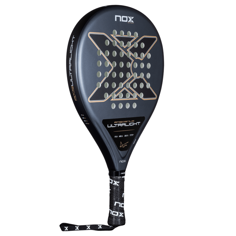 Laden Sie das Bild in Galerie -Viewer, RAQUETE DE PADEL NOX AT10 GENIUS ULTRA LIGHT BY AGUSTÍN TAPIA
