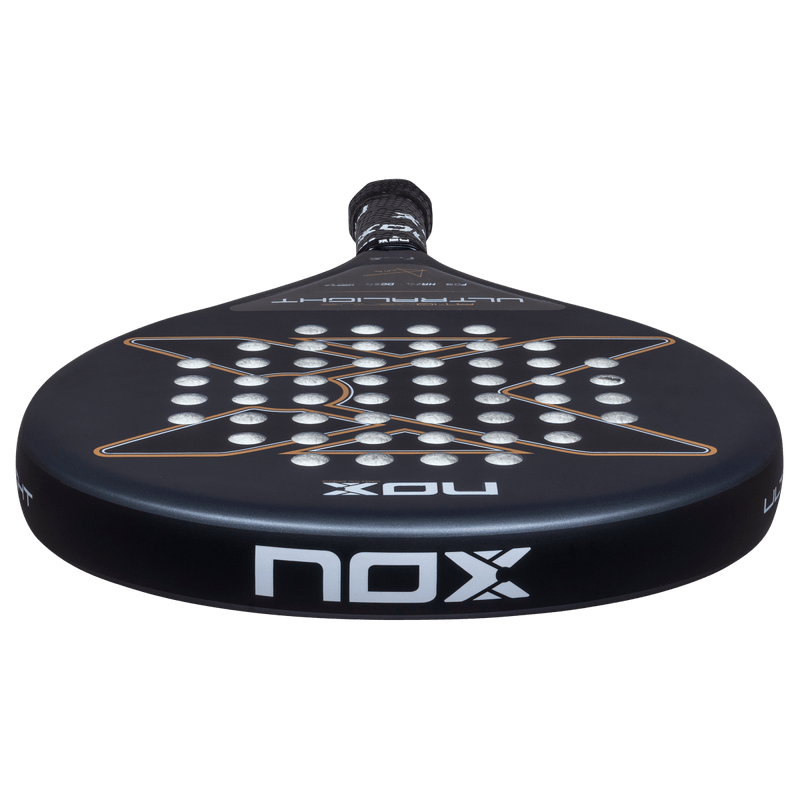 Laden Sie das Bild in Galerie -Viewer, RAQUETE DE PADEL NOX AT10 GENIUS ULTRA LIGHT BY AGUSTÍN TAPIA
