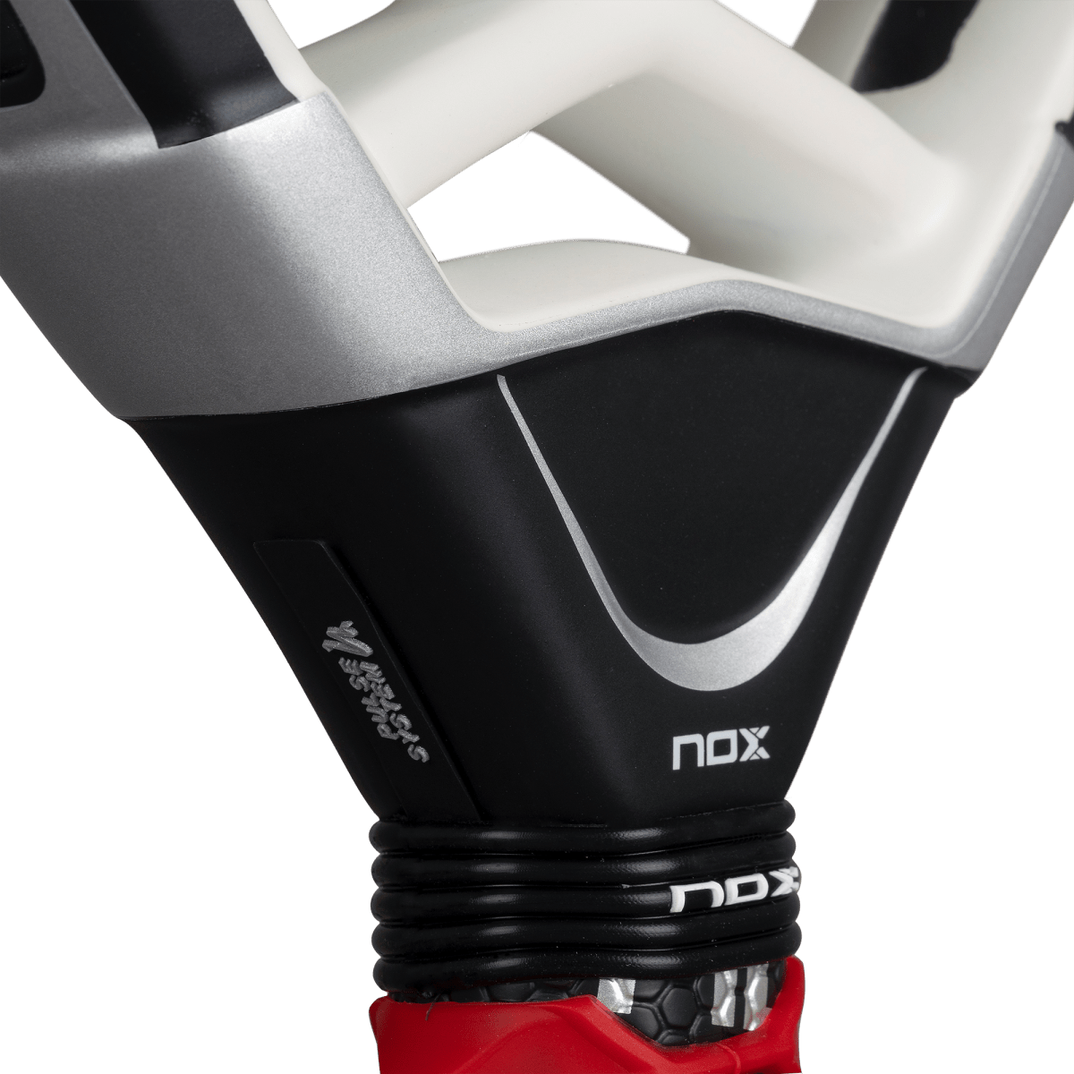 RAQUETE DE PADEL NOX AT10 LUXURY GENIUS 18K ALUM XTREM 2026 by AGUSTIN TAPIA
