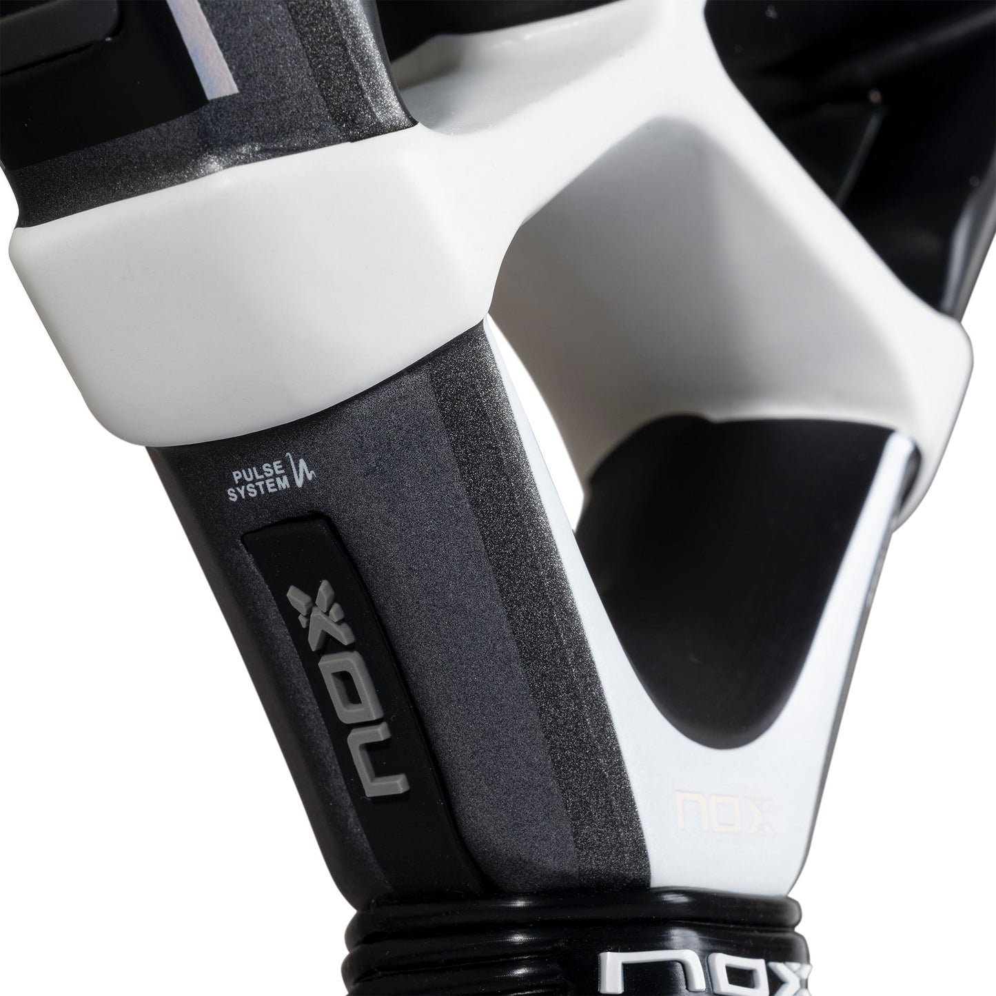 RAQUETE DE PADEL NOX LA10 QUANTUM 12K DE LEO AUGSBURGER