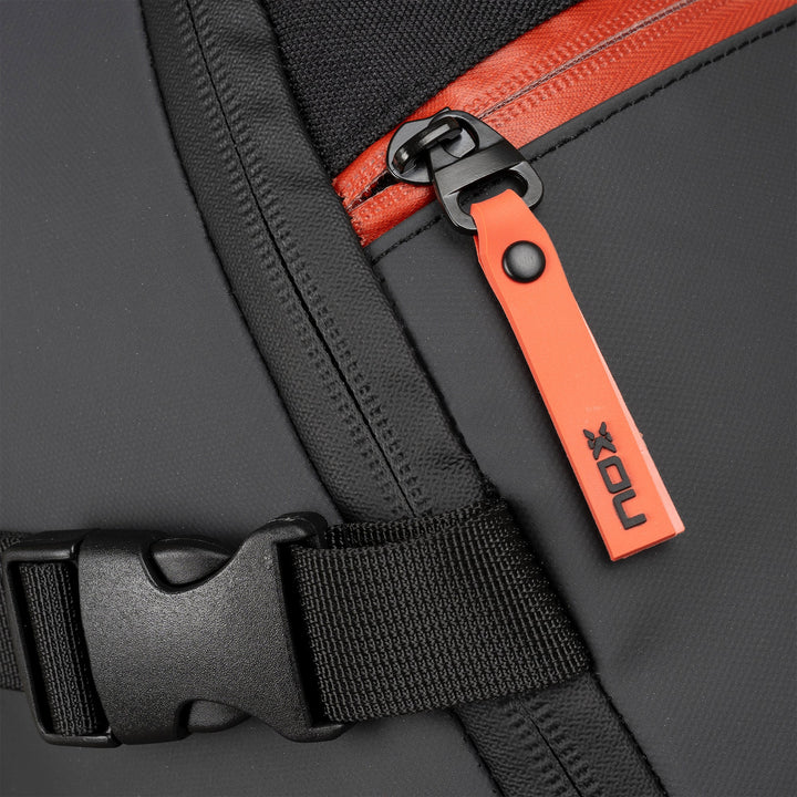 Abrir imagem na galeria, MOCHILA DE PADEL NOX  LUXURY OPEN SERIES PRETO/VERMELHO

