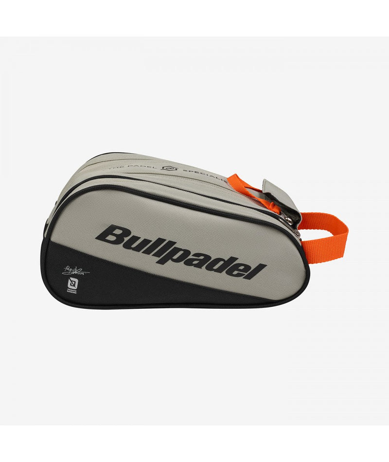 Laden Sie das Bild in Galerie -Viewer, NECESSAIRE DE PADEL BULLPADEL HACK de PAQUITO NAVARRO
