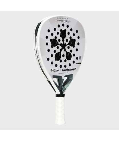 RAQUETE DE PADEL BULLPADEL HACK 04 PP 26 de PAQUITO NAVARRO