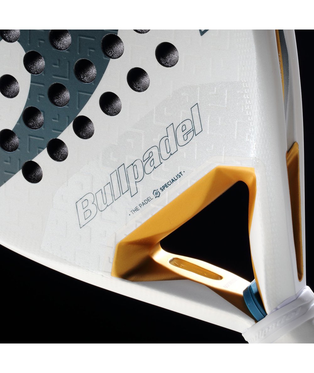 RAQUETE DE PADEL BULLPADEL PEARL 26 de BEA GONZÁLEZ
