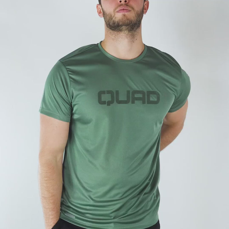 Abrir e reproduzir vídeo na galeria, T-SHIRT DE HOMEM QUAD ESSENCE VERDE BALSÂMICO
